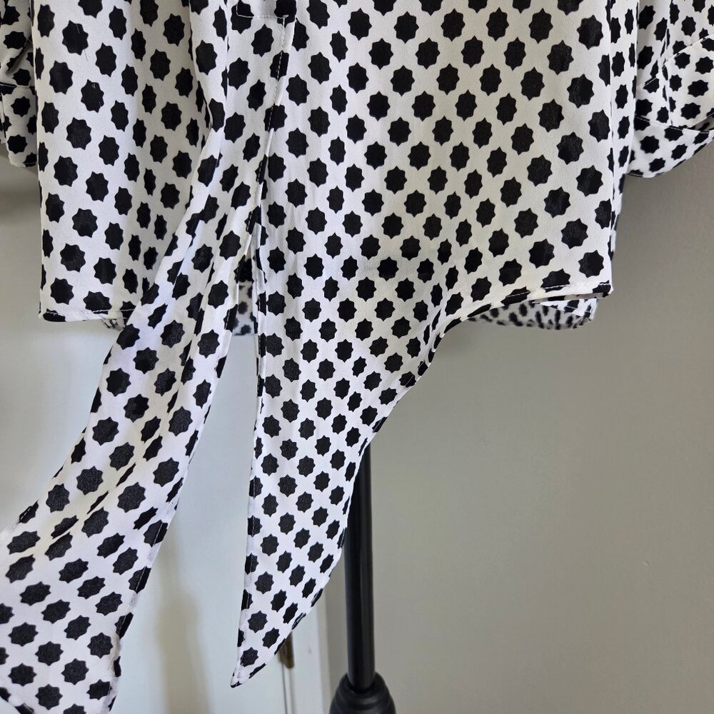Black and White Button Down Shirt Medium Polka Dot Blouse Top 3/4 Sleeves Knot - Picture 10 of 10